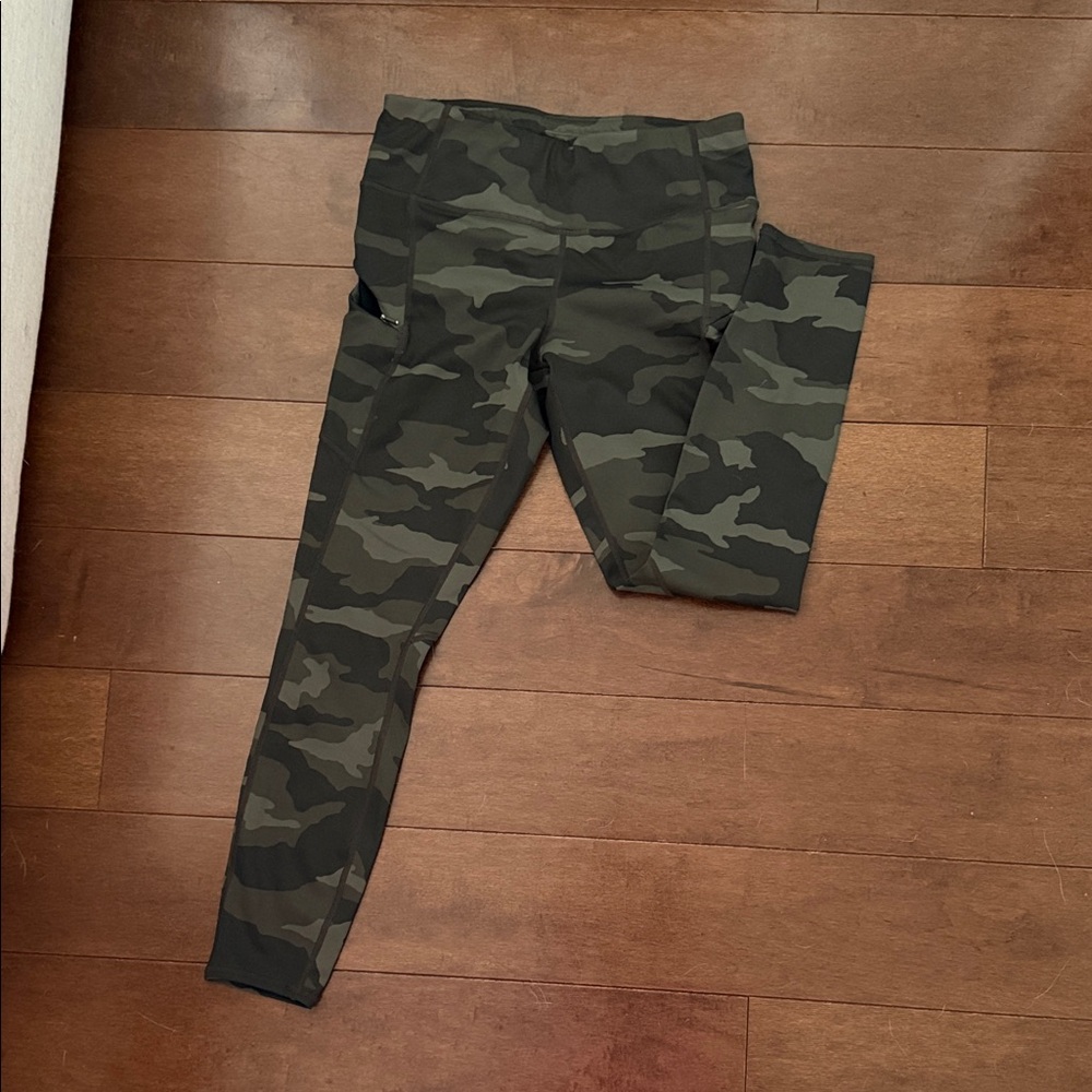 Athleta Green Camo Leggings